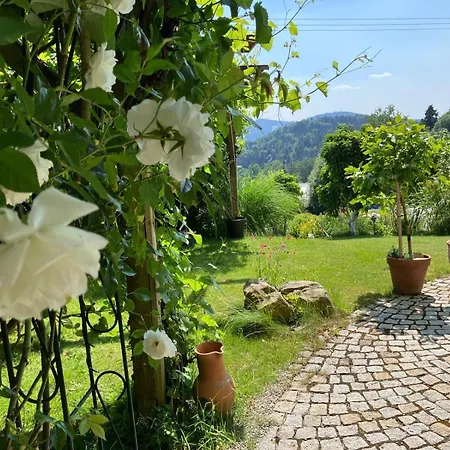 Zum Sonnenhügel Apartment